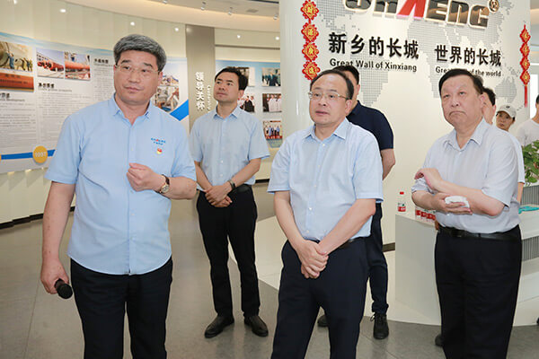 新鄉(xiāng)市政府市長魏建平到長城機械調(diào)研督導“萬人助萬企”活動開展情況