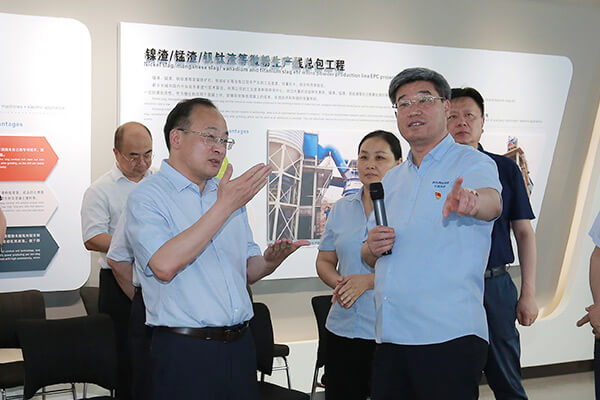 新鄉(xiāng)市政府市長魏建平到長城機械調(diào)研督導“萬人助萬企”活動開展情況
